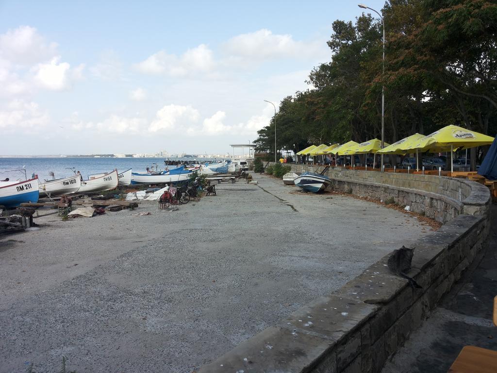 Апартаменти И Стаи За Гости Анхиало Pomorie Exterior foto